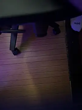 Snapshot of JohnnyBigShot chatting on November 6, 1:50 am JohnnyBigShot online show from November 6, 1:50 am