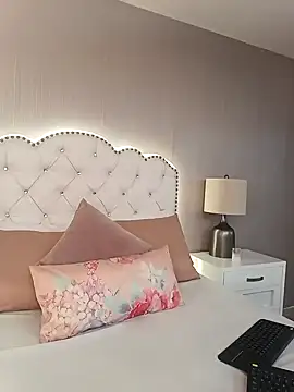 Sofiia W26 online show from February 19, 7:48 pm