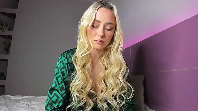 CrazyWomen online show from February 8, 2:09 pm