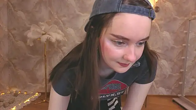 Snapshot of CloudGrace chatting on November 30, 3:21 am CloudGrace online show from November 30, 3:21 am