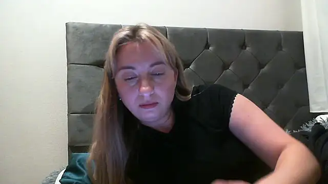 SusanCurt online show from October 18, 6:52 pm