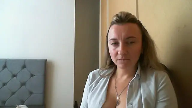 SusanCurt online show from November 18, 1:04 pm