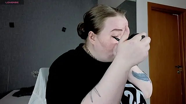 EMMA  CONNOR online show from September 28, 10:42 am