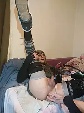 Snapshot of DiamondDrillBit chatting on February 27, 3:47 am DiamondDrillBit online show from February 27, 3:47 am