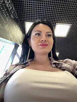 Snapshot of Wet__Bunny chatting on May 2, 6:07 am Wet Bunny online show from May 2, 6:07 am