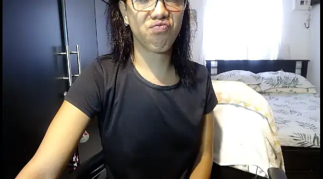 Snapshot of sensual_nataliee chatting on December 18, 4:17 pm sensual nataliee online show from December 18, 4:17 pm