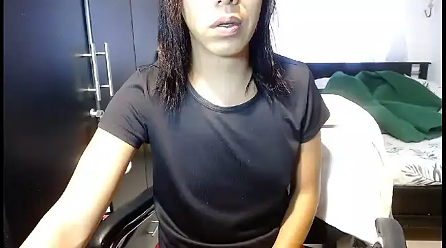 Snapshot of sensual_nataliee chatting on December 18, 8:25 pm sensual nataliee online show from December 18, 8:25 pm