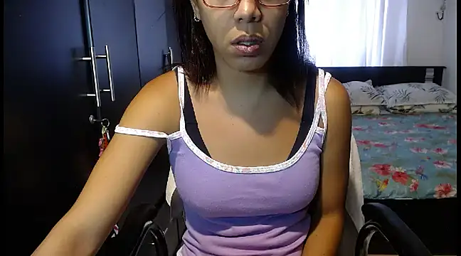 Snapshot of sensual_nataliee chatting on December 24, 1:50 pm sensual nataliee online show from December 24, 1:50 pm