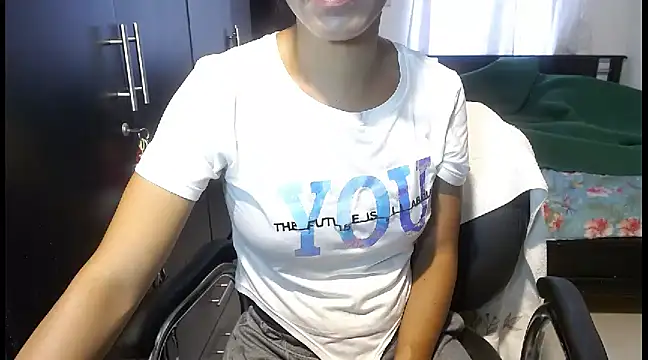 Snapshot of sensual_nataliee chatting on December 25, 7:13 pm sensual nataliee online show from December 25, 7:13 pm