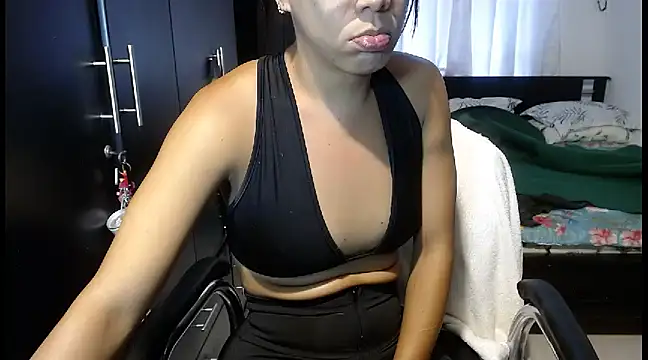 Snapshot of sensual_nataliee chatting on December 27, 9:43 pm sensual nataliee online show from December 27, 9:43 pm