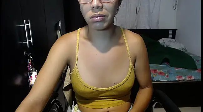 Snapshot of sensual_nataliee chatting on January 4, 12:16 am sensual nataliee online show from January 4, 12:16 am