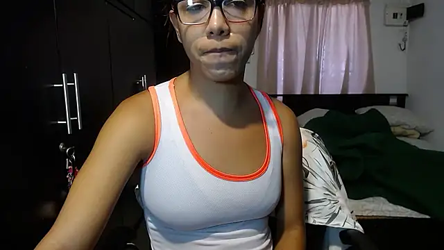 Snapshot of sensual_nataliee chatting on January 22, 6:52 pm sensual nataliee online show from January 22, 6:52 pm