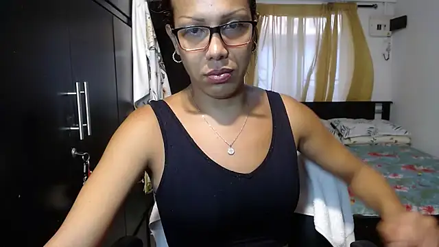 Snapshot of sensual_nataliee chatting on February 19, 9:58 pm sensual nataliee online show from February 19, 9:58 pm