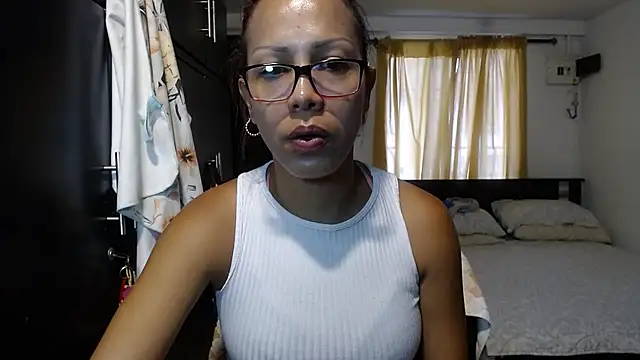 Snapshot of sensual_nataliee chatting on February 24, 4:47 pm sensual nataliee online show from February 24, 4:47 pm