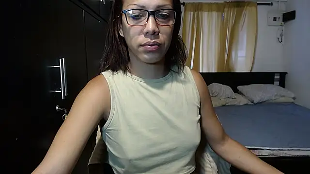 Snapshot of sensual_nataliee chatting on March 3, 9:05 pm sensual nataliee online show from March 3, 9:05 pm