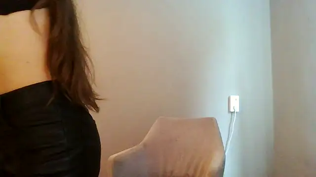 Snapshot of avajade chatting on October 6, 9:18 am avajade online show from October 6, 9:18 am