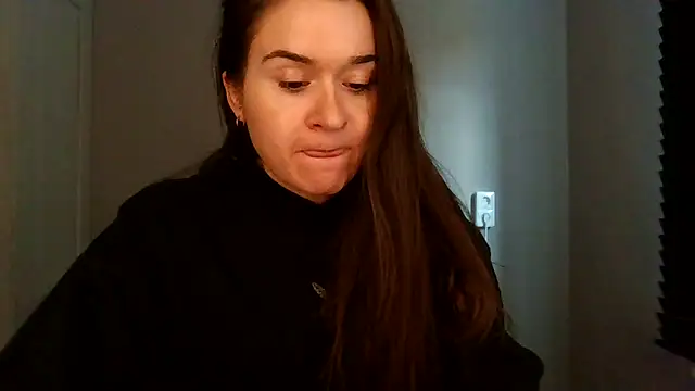 Snapshot of avajade chatting on October 28, 1:36 pm avajade online show from October 28, 1:36 pm