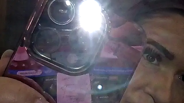 Snapshot of avajade chatting on November 17, 11:05 am avajade online show from November 17, 11:05 am