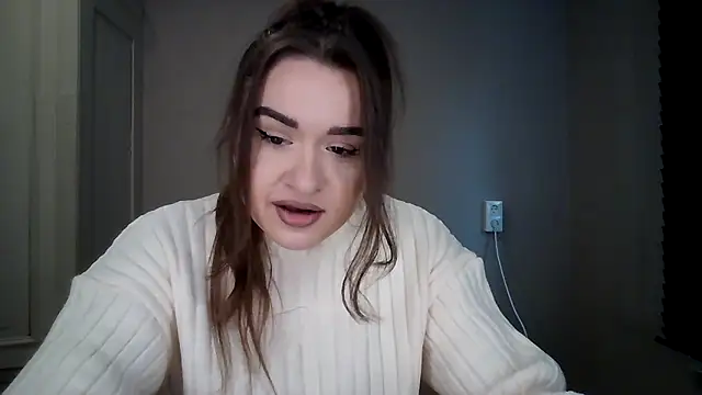 Snapshot of avajade chatting on November 18, 9:58 am avajade online show from November 18, 9:58 am