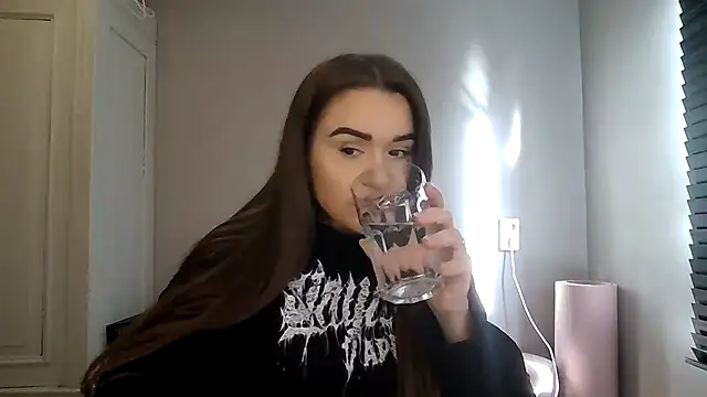 Snapshot of avajade chatting on November 21, 11:53 am avajade online show from November 21, 11:53 am