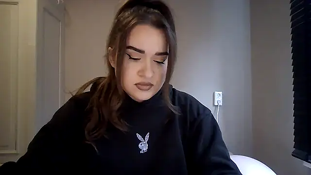 Snapshot of avajade chatting on November 25, 10:59 am avajade online show from November 25, 10:59 am