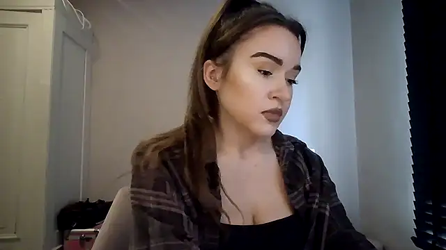 Snapshot of avajade chatting on December 15, 9:46 am avajade online show from December 15, 9:46 am