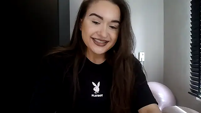 Snapshot of avajade chatting on March 9, 11:14 am avajade online show from March 9, 11:14 am