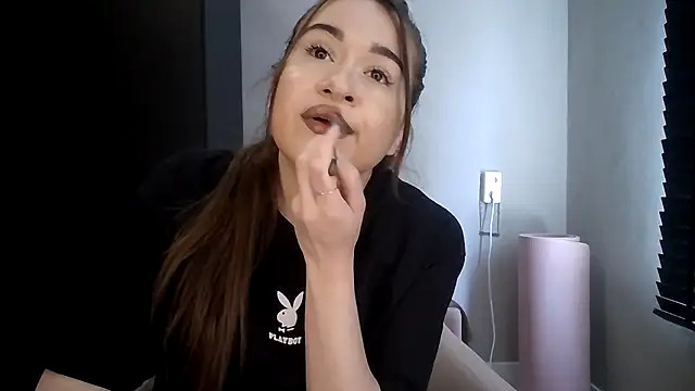 Snapshot of avajade chatting on March 27, 11:10 am avajade online show from March 27, 11:10 am