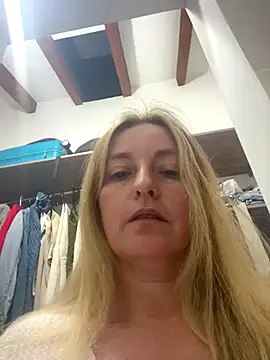 moniquerainx online show from December 14, 11:42 pm