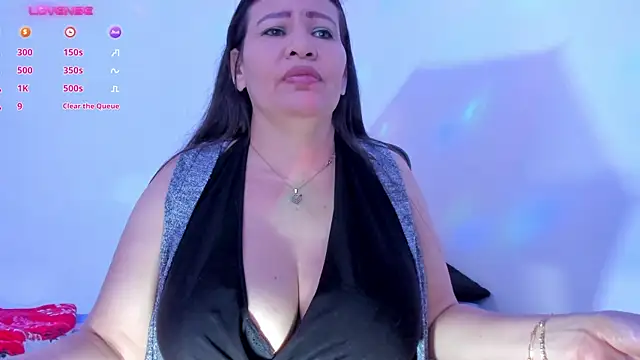 esmeralda milf online show from December 3, 11:24 pm