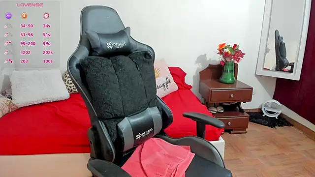 esmeralda milf online show from November 4, 7:35 pm