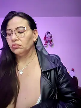 esmeralda milf online show from March 18, 8:12 pm