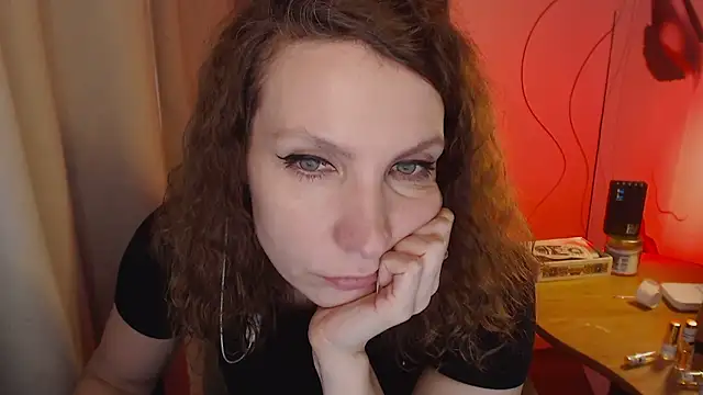 Snapshot of JohansonKatie chatting on January 13, 9:41 am JohansonKatie online show from January 13, 9:41 am