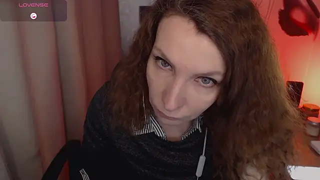 Snapshot of JohansonKatie chatting on February 13, 8:27 am JohansonKatie online show from February 13, 8:27 am