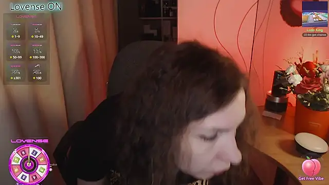 Snapshot of JohansonKatie chatting on February 17, 8:04 pm JohansonKatie online show from February 17, 8:04 pm