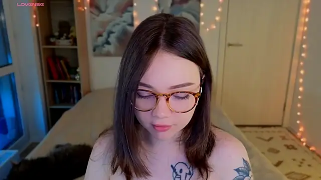Snapshot of MilenaSaint chatting on April 11, 4:06 am MilenaSaint online show from April 11, 4:06 am
