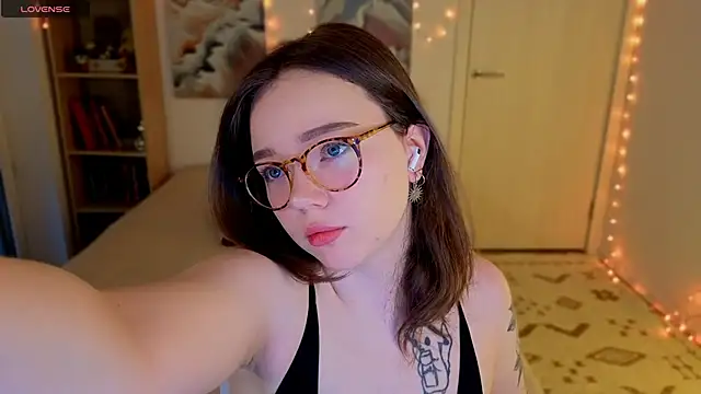 Snapshot of MilenaSaint chatting on April 15, 3:57 am MilenaSaint online show from April 15, 3:57 am