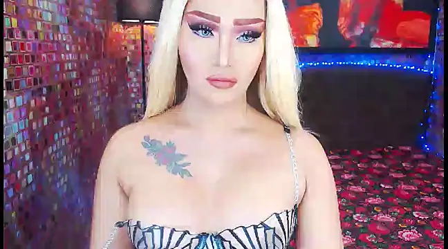 Snapshot of KylieMaxwellCaulfield_TS chatting on February 5, 2:08 am KylieMaxwellCaulfield TS online show from February 5, 2:08 am