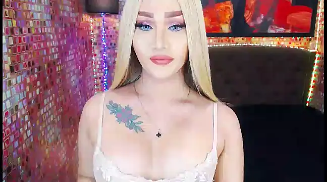 Snapshot of KylieMaxwellCaulfield_TS chatting on February 27, 8:28 am KylieMaxwellCaulfield TS online show from February 27, 8:28 am