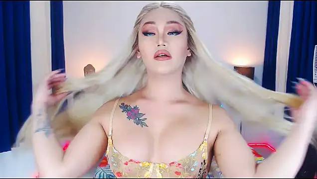 Snapshot of KylieMaxwellCaulfield_TS chatting on October 31, 5:30 am KylieMaxwellCaulfield TS online show from October 31, 5:30 am