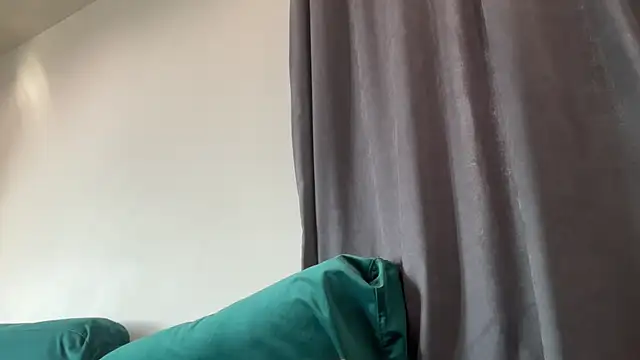 Snapshot of Iris_cherry chatting on March 12, 6:52 am Iris cherry online show from March 12, 6:52 am