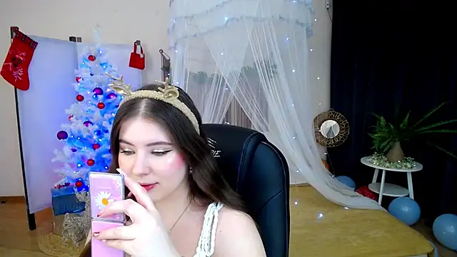 NicoleFoxery online show from December 23, 3:18 am