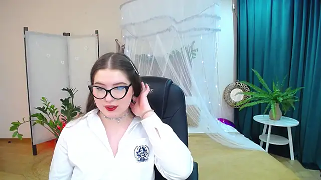 NicoleFoxery online show from March 18, 9:32 pm