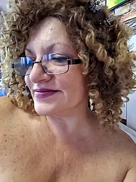 Snapshot of Hot_Azaleea chatting on October 19, 5:41 am Hot Azaleea online show from October 19, 5:41 am