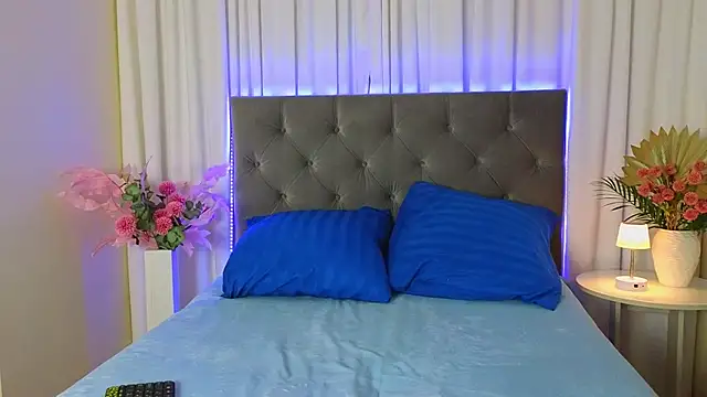 Ariana Petite online show from May 6, 12:19 am
