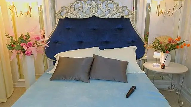 Ariana Petite online show from May 15, 12:28 am