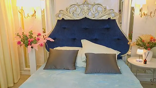 Ariana Petite online show from May 15, 11:23 pm