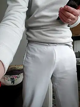 MlodyDres online show from December 17, 10:32 am