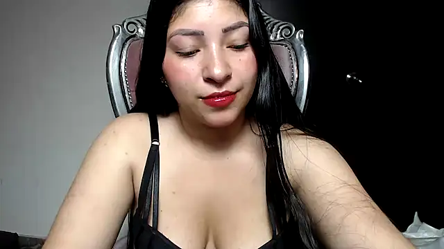 holly20a online show from December 19, 9:18 am