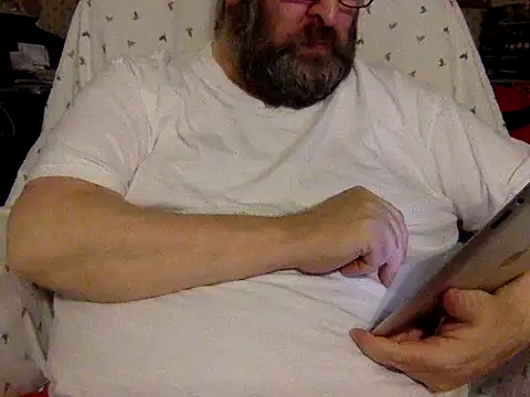 Snapshot of Drwhocares chatting on December 4, 10:41 pm Drwhocares online show from December 4, 10:41 pm